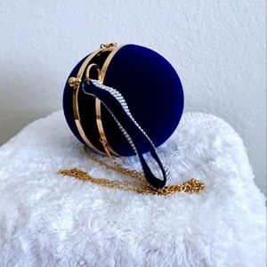 GAL'S NIGHT OUT 💃🏿💙 BLUE BALL CLUTCH